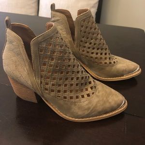 Dark Beige/Light Tan Booties